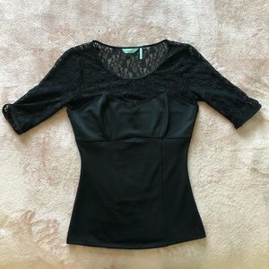 Lace detailed top